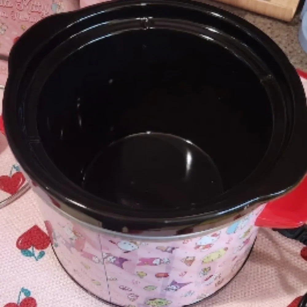 Hello Kitty Pink Slow Cooker. NIB